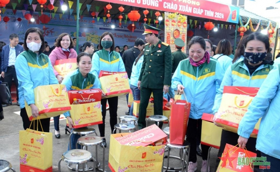 Tổ chức &ldquo;Chợ Tết C&ocirc;ng đo&agrave;n năm 2025&rdquo; để chăm lo cho người lao động