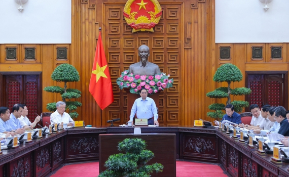 Thủ tướng Phạm Minh Ch&iacute;nh chủ tr&igrave; họp về Dự &aacute;n đường sắt tốc độ cao trục Bắc - Nam