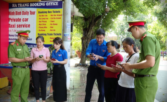 T&iacute;ch cực ph&ograve;ng ngừa, chủ động đấu tranh quyết liệt với tội phạm đ&aacute;nh bạc, tổ chức đ&aacute;nh bạc tr&ecirc;n kh&ocirc;ng gian mạng