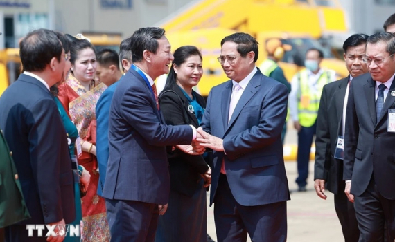 Thủ tướng Phạm Minh Ch&iacute;nh tới Vientiane, bắt đầu chuyến c&ocirc;ng t&aacute;c tham dự Hội nghị Cấp cao ASEAN
