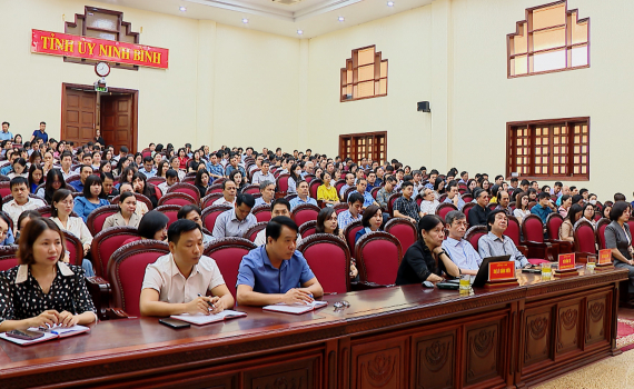 Ban Tổ chức Tỉnh ủy bồi dưỡng, cập nhật kiến thức cho c&ocirc;ng chức, vi&ecirc;n chức l&atilde;nh đạo, quản l&yacute; cấp ph&ograve;ng