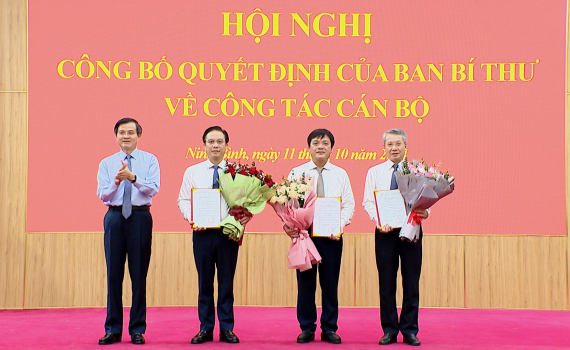 Ban Thường vụ Tỉnh ủy Ninh B&igrave;nh c&ocirc;ng bố Quyết định của Ban B&iacute; thư về c&ocirc;ng t&aacute;c c&aacute;n bộ