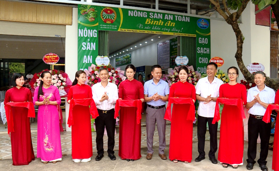 Khai trương cửa h&agrave;ng n&ocirc;ng sản an to&agrave;n tại th&agrave;nh phố Tam Điệp