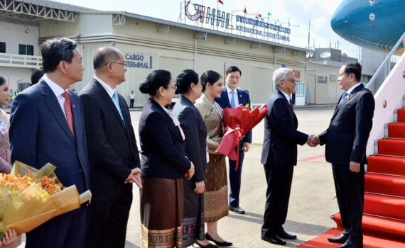 Chủ tịch Quốc hội Trần Thanh Mẫn đến Vientiane, bắt đầu thăm ch&iacute;nh thức Cộng h&ograve;a d&acirc;n chủ nh&acirc;n d&acirc;n L&agrave;o