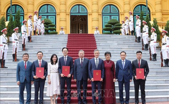 Tổng B&iacute; thư, Chủ tịch nước T&ocirc; L&acirc;m trao quyết định bổ nhiệm Đại sứ Việt Nam tại Li&ecirc;n hợp quốc v&agrave; c&aacute;c nước