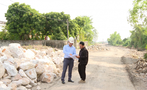 X&acirc;y dựng tuyến đường li&ecirc;n x&atilde; Kh&aacute;nh Thượng - Mai Sơn
