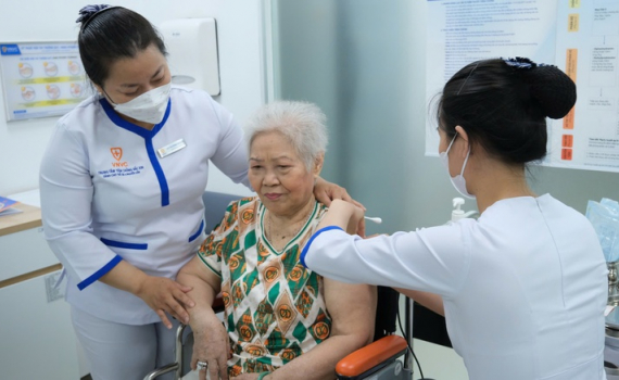 Triển khai ti&ecirc;m vaccine Zona tại Việt Nam