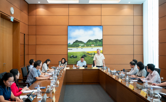 Quốc hội thảo luận ở tổ về t&igrave;nh h&igrave;nh kinh tế - x&atilde; hội