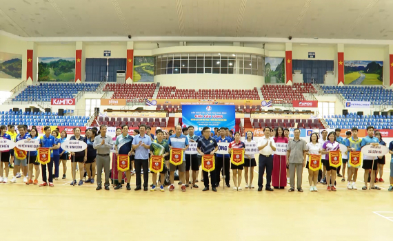Khai mạc Giải cầu l&ocirc;ng c&aacute;c CLB c&uacute;p Ph&aacute;t thanh - Truyền h&igrave;nh Ninh B&igrave;nh năm 2024