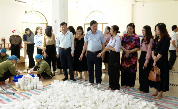 Đo&agrave;n đại biểu MTTQ Việt Nam tỉnh tham quan m&ocirc; h&igrave;nh ph&aacute;t triển KT-XH tại huyện Gia Viễn