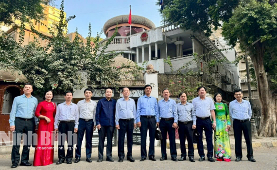 Đo&agrave;n c&ocirc;ng t&aacute;c tỉnh Ninh B&igrave;nh thăm, l&agrave;m việc tại Ai Cập