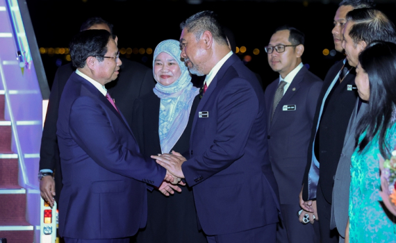 Thủ tướng Phạm Minh Ch&iacute;nh tới Kuala Lumpur, bắt đầu chuyến c&ocirc;ng t&aacute;c dự Hội nghị Cấp cao ASEAN lần thứ 47