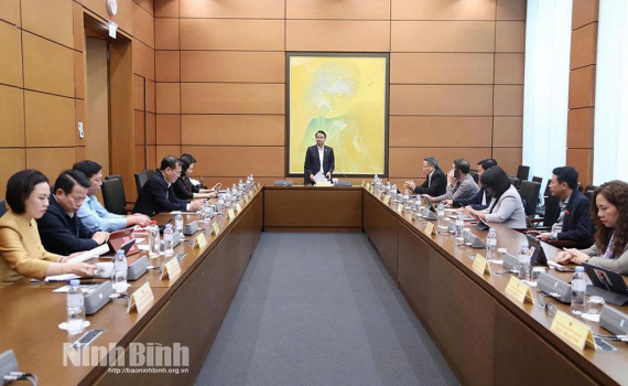 Kỳ họp thứ 10, Quốc hội kho&aacute; XV: Đại biểu Quốc hội tỉnh thảo luận tại Tổ về một số Dự &aacute;n Luật li&ecirc;n quan đến đảm bảo quốc ph&ograve;ng, an ninh