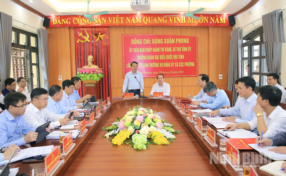 Đồng ch&iacute; B&iacute; thư Tỉnh ủy Đặng Xu&acirc;n Phong l&agrave;m việc với Đảng ủy x&atilde; C&uacute;c Phương