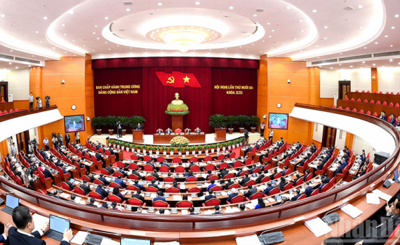 Th&ocirc;ng c&aacute;o b&aacute;o ch&iacute; về ng&agrave;y l&agrave;m việc thứ nhất Hội nghị Trung ương 13, kho&aacute; XIII