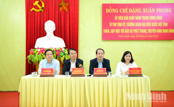 Đồng ch&iacute; B&iacute; thư Tỉnh ủy Đặng Xu&acirc;n Phong thăm, gặp mặt cơ quan B&aacute;o v&agrave; ph&aacute;t thanh, truyền h&igrave;nh Ninh B&igrave;nh
