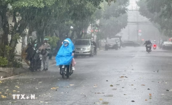 Thời tiết h&ocirc;m nay (21-10): Bắc Bộ mưa r&agrave;o rải r&aacute;c, c&oacute; nơi c&oacute; d&ocirc;ng