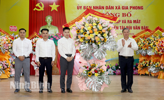 X&atilde; Gia Phong c&ocirc;ng bố quyết định th&agrave;nh lập Quỹ Khuyến học, khuyến t&agrave;i B&ugrave;i Văn B&agrave;n