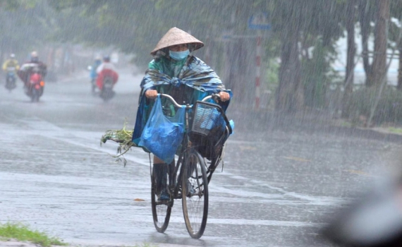 Thời tiết h&ocirc;m nay (29-10): Mưa d&ocirc;ng bao tr&ugrave;m nhiều khu vực, nguy cơ lốc, s&eacute;t, mưa đ&aacute;