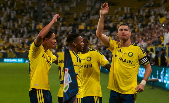 Ronaldo ghi hat-trick, &aacute;p s&aacute;t cột mốc 1.000 b&agrave;n thắng