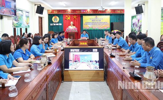 Tiếp tục đẩy mạnh ph&aacute;t triển đo&agrave;n vi&ecirc;n, x&acirc;y dựng tổ chức c&ocirc;ng đo&agrave;n v&agrave; tạo nguồn ph&aacute;t triển Đảng