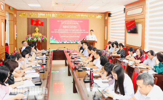 Tập huấn lồng gh&eacute;p kiến thức d&acirc;n tộc v&agrave;o chương tr&igrave;nh Trung cấp l&yacute; luận ch&iacute;nh trị