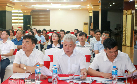 Tập huấn c&ocirc;ng t&aacute;c quản l&yacute;, khai th&aacute;c v&agrave; x&acirc;y dựng phương &aacute;n gi&aacute; dịch vụ sử dụng diện t&iacute;ch b&aacute;n h&agrave;ng tại chợ