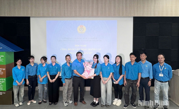Trang bị kiến thức bảo vệ sức khỏe v&agrave; an to&agrave;n tr&ecirc;n kh&ocirc;ng gian mạng cho đo&agrave;n vi&ecirc;n, người lao động