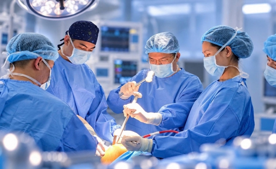 Bệnh viện Hữu nghị Việt Đức cơ sở Ninh B&igrave;nh: Phẫu thuật thay khớp h&aacute;ng b&aacute;n phần th&agrave;nh c&ocirc;ng cho cụ b&agrave; 100 tuổi