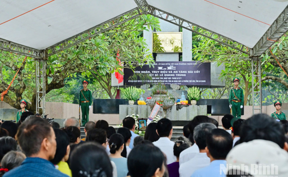 Phường Trung Sơn tổ chức Lễ đ&oacute;n nhận, truy điệu v&agrave; an t&aacute;ng h&agrave;i cốt liệt sĩ L&ecirc; Quang Trung