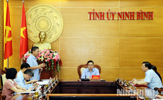 Đồng ch&iacute; Ph&oacute; B&iacute; thư Thường trực Tỉnh ủy l&agrave;m việc với l&atilde;nh đạo c&aacute;c cơ quan chuy&ecirc;n tr&aacute;ch tham mưu, gi&uacute;p việc Tỉnh ủy
