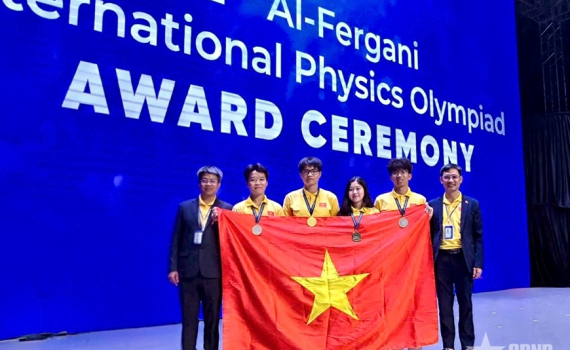 Cả 4 th&iacute; sinh Việt Nam đều gi&agrave;nh huy chương tại Olympic Vật l&yacute; Quốc tế Al-Fergani