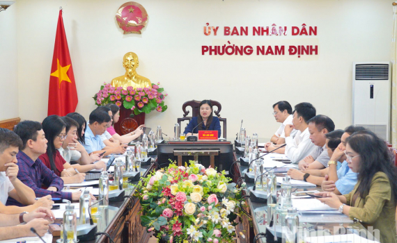 Kiểm tra tiến độ thực hiện Kế hoạch kh&aacute;m sức khoẻ định kỳ, kh&aacute;m s&agrave;ng lọc miễn ph&iacute; cho người d&acirc;n tr&ecirc;n địa b&agrave;n phường Nam Định v&agrave; phường Hồng Quang