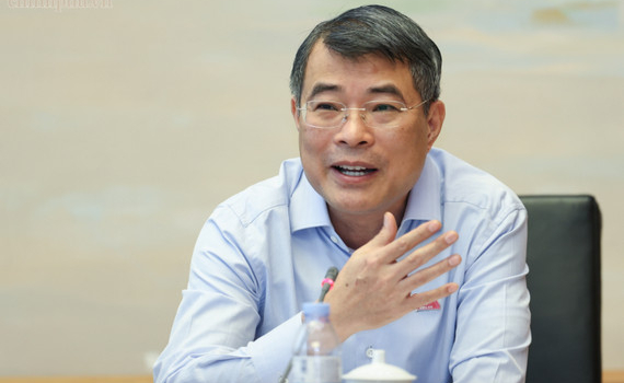 Thủ tướng: Thuốc, thiết bị y tế bị đội gi&aacute; cao g&acirc;y thiệt hại lớn cho cả người bệnh v&agrave; Nh&agrave; nước