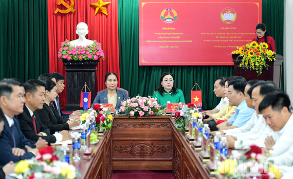 Ban Thường trực Ủy ban MTTQ Việt Nam tỉnh đ&oacute;n tiếp v&agrave; l&agrave;m việc với Đo&agrave;n c&aacute;n bộ Mặt trận L&agrave;o đến nghi&ecirc;n cứu thực tế tại tỉnh Ninh B&igrave;nh