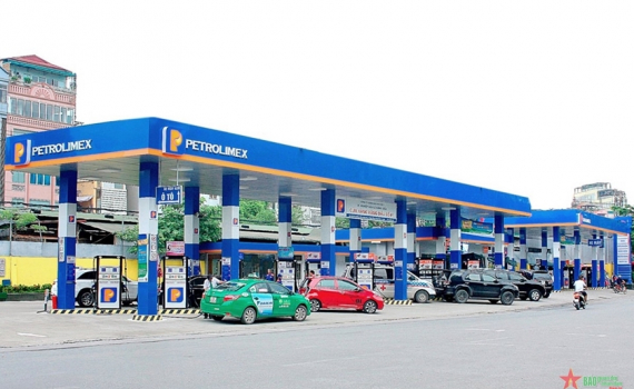 Petrolimex giảm th&ecirc;m 300 đồng/l&iacute;t xăng, dầu so với gi&aacute; điều h&agrave;nh
