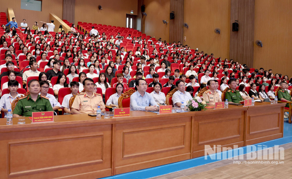 Trường Đại học Hoa Lư triển khai x&acirc;y dựng m&ocirc; h&igrave;nh &ldquo;Trường học An to&agrave;n giao th&ocirc;ng&rdquo;