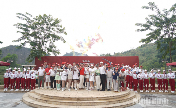 Tổ chức giải golf khai trương 18 hố s&acirc;n Canyon Course, phường Nguyễn &Uacute;y