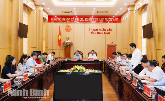 UBND tỉnh xem x&eacute;t c&aacute;c nội dung tr&igrave;nh Kỳ họp HĐND tỉnh