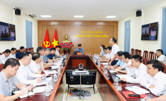 Đồng ch&iacute; B&iacute; thư Tỉnh ủy Trần Huy Tuấn tiếp c&ocirc;ng d&acirc;n định kỳ th&aacute;ng 10