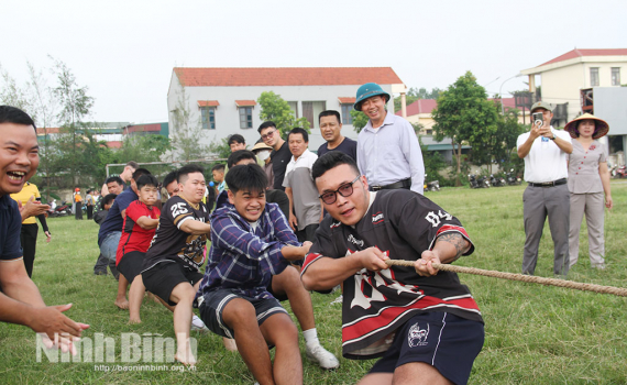 Phường Đ&ocirc;ng Hoa Lư tổ chức c&aacute;c hoạt động ch&agrave;o mừng ng&agrave;y truyền thống trong th&aacute;ng 10