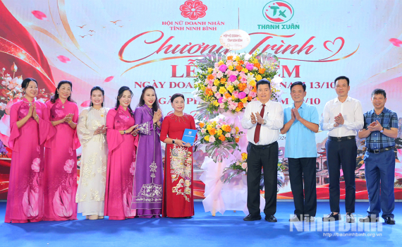Hội Nữ doanh nh&acirc;n tỉnh Ninh B&igrave;nh kỷ niệm Ng&agrave;y Doanh nh&acirc;n Việt Nam v&agrave; Ng&agrave;y Phụ nữ Việt Nam