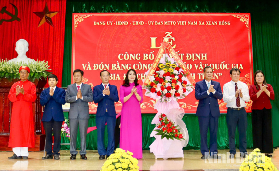 Lễ c&ocirc;ng bố quyết định v&agrave; đ&oacute;n Bằng c&ocirc;ng nhận Bảo vật quốc gia &ldquo;Bia đ&aacute; Ch&ugrave;a Keo H&agrave;nh Thiện&rdquo;