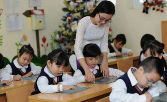 C&oacute; n&ecirc;n bỏ chế độ bi&ecirc;n chế suốt đời với gi&aacute;o vi&ecirc;n?