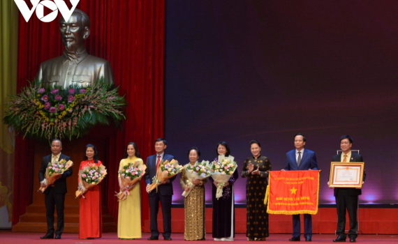 Chủ tịch Quốc hội dự Lễ tuy&ecirc;n dương Những gương s&aacute;ng thầm lặng v&igrave; cộng đồng