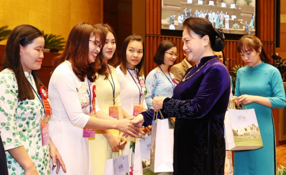 Chủ tịch Quốc hội gặp mặt c&aacute;c nh&agrave; gi&aacute;o v&agrave; c&aacute;n bộ quản l&yacute; gi&aacute;o dục