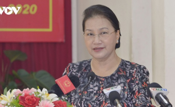 Chủ tịch Quốc hội tiếp x&uacute;c cử tri ở Cần Thơ