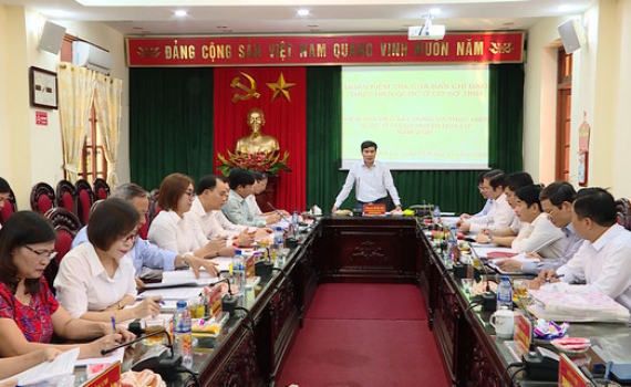 ​​​Đồng ch&iacute; Đỗ Việt Anh kiểm tra thực hiện quy chế d&acirc;n chủ ở cơ sở huyện Hoa Lư