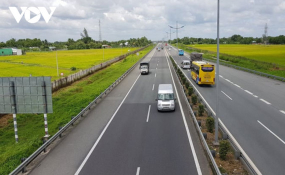 Dự thảo Luật Giao th&ocirc;ng đường bộ sửa đổi: C&oacute; n&ecirc;n quy định về thu ph&iacute; tr&ecirc;n đường cao tốc?