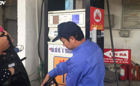 Gi&aacute; xăng E5RON92 tăng hơn 600 đồng/l&iacute;t từ chiều nay